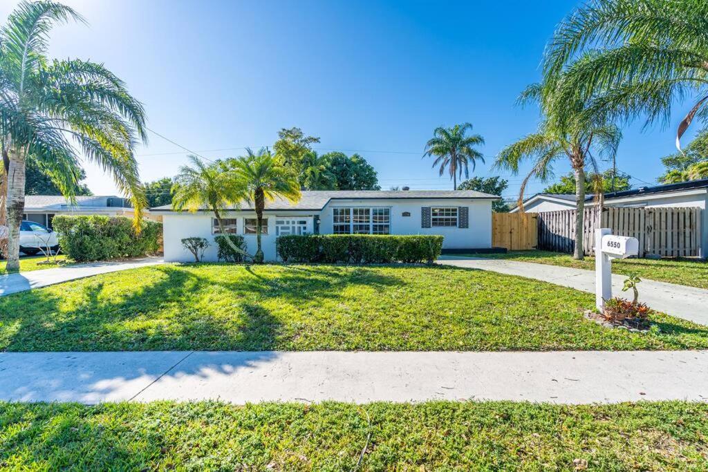 Peaceful 3 Bedroom House With Relaxing Backyard 15 Minutes To The Ocean Hollywood Exterior photo