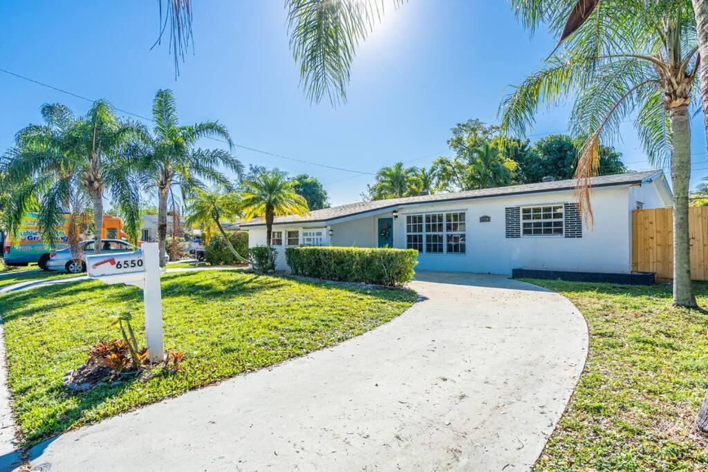 Peaceful 3 Bedroom House With Relaxing Backyard 15 Minutes To The Ocean Hollywood Exterior photo